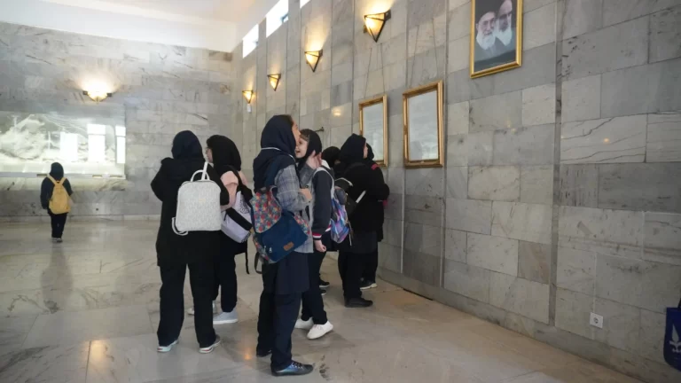 بهترین دبیرستان مشهد فرهوشان