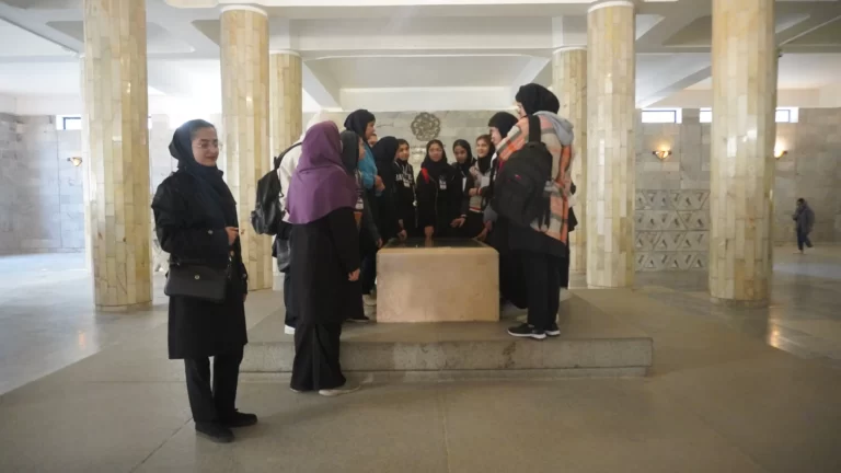 بهترین دبیرستان مشهد فرهوشان